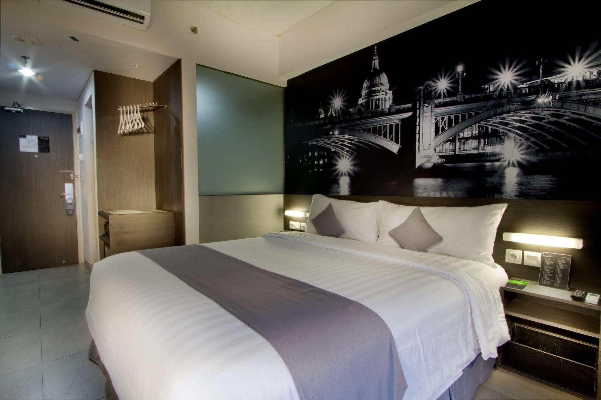Neo Hotel Tendean Jakarta By Aston Экстерьер фото